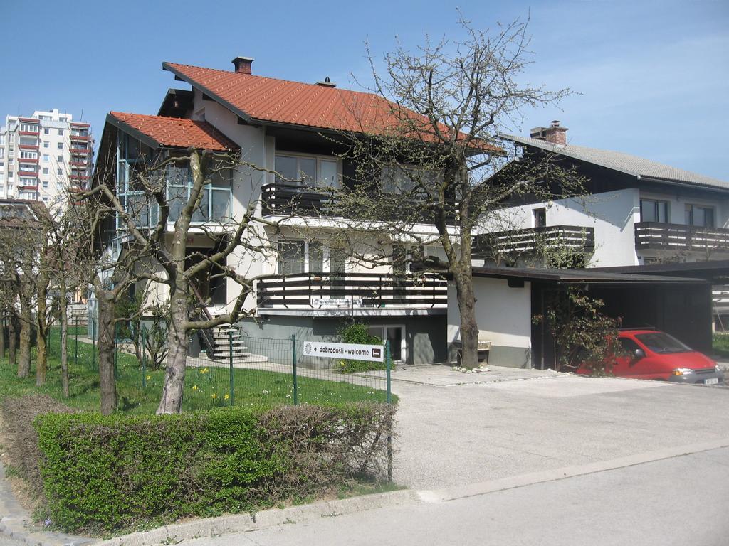 Rooms And Apartment Na Poljani Škofja Loka Εξωτερικό φωτογραφία